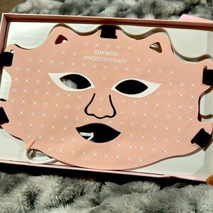 LED face beauty mask with led light tighten that skin